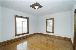 4th image of 606 S Marshall Ave