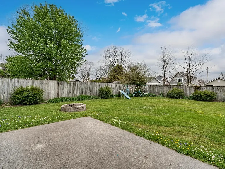 506 Morton Ave — Photo 19