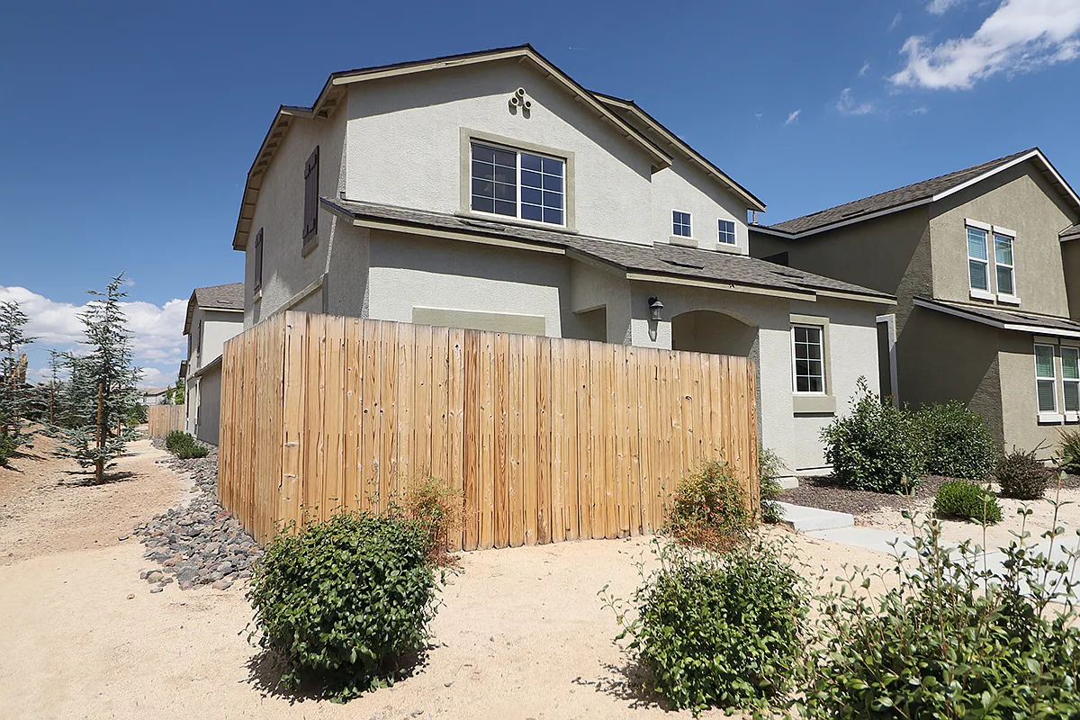 4 bed, 1900 sqft, $2,695 — Photo 2