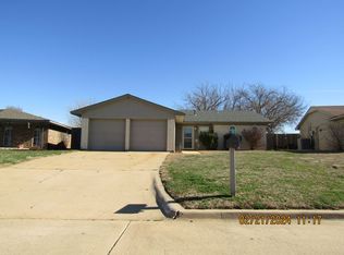 4734 SE Sunnymeade Dr, Lawton, OK 73501