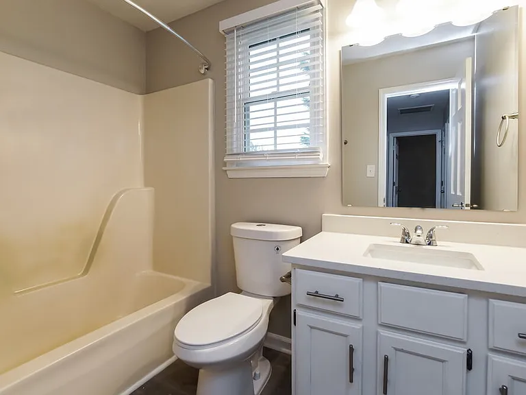 925 Fairlong Rd — Photo 16