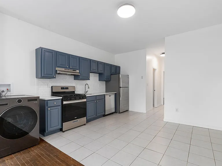 84 Griffith St #1 — Photo 4