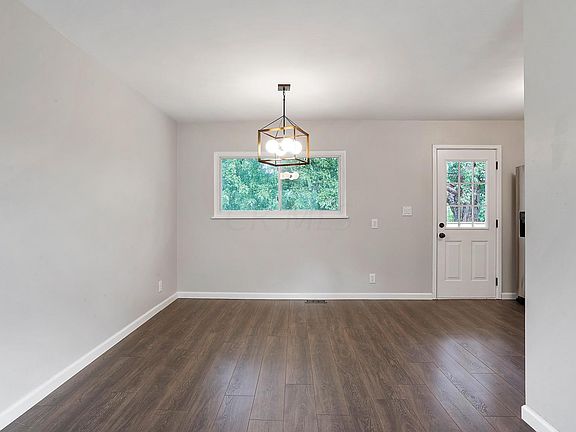 3rd image of 176 Empire Dr