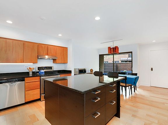 2nd image of 325 N Oak Park Ave #5