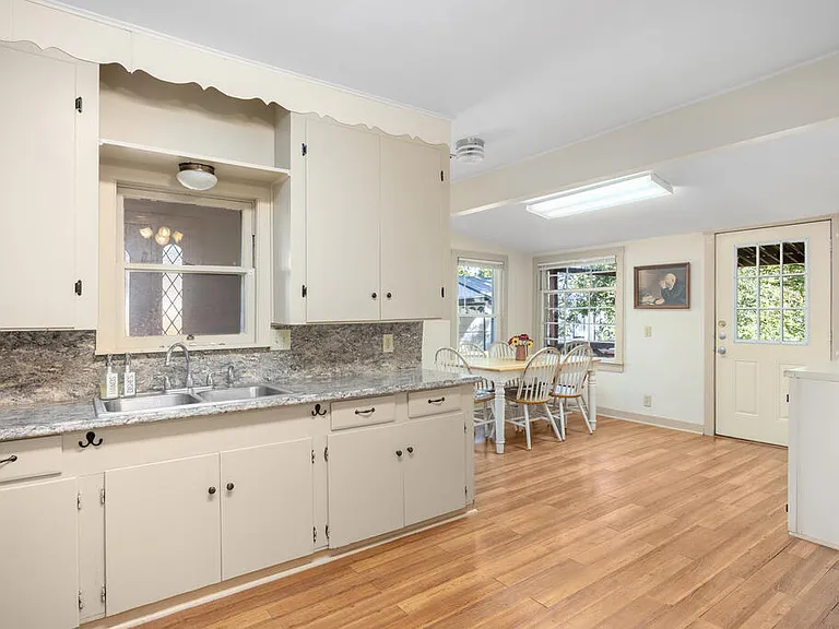 324 Lytle St — Photo 9