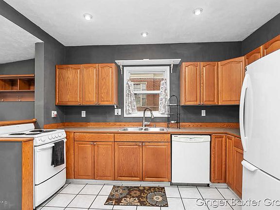 4th image of 938 12th St NW