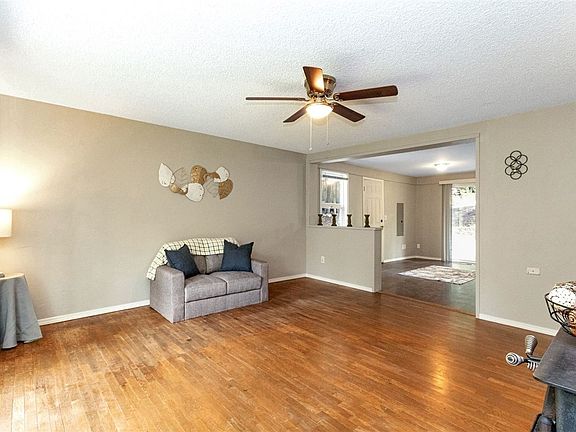 5th image of 410 Frank Monsen Dr