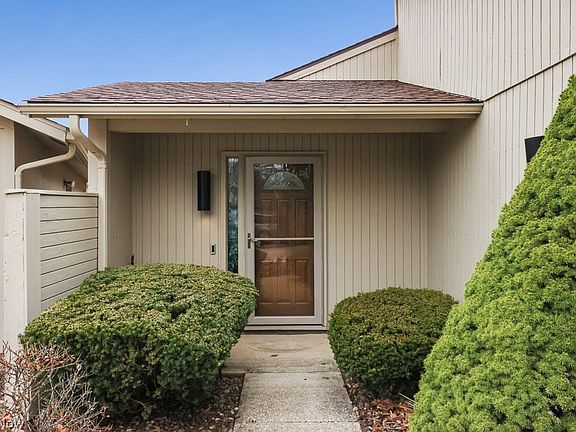 3rd image of 22144 Meadowsouth Ct
