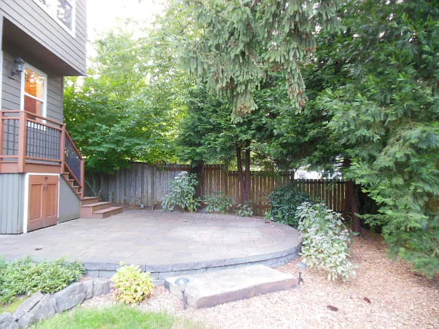 1119 Oak St — Photo 23
