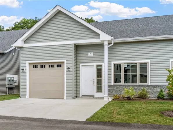 3 W Valley Cir, West Warwick, RI 02893