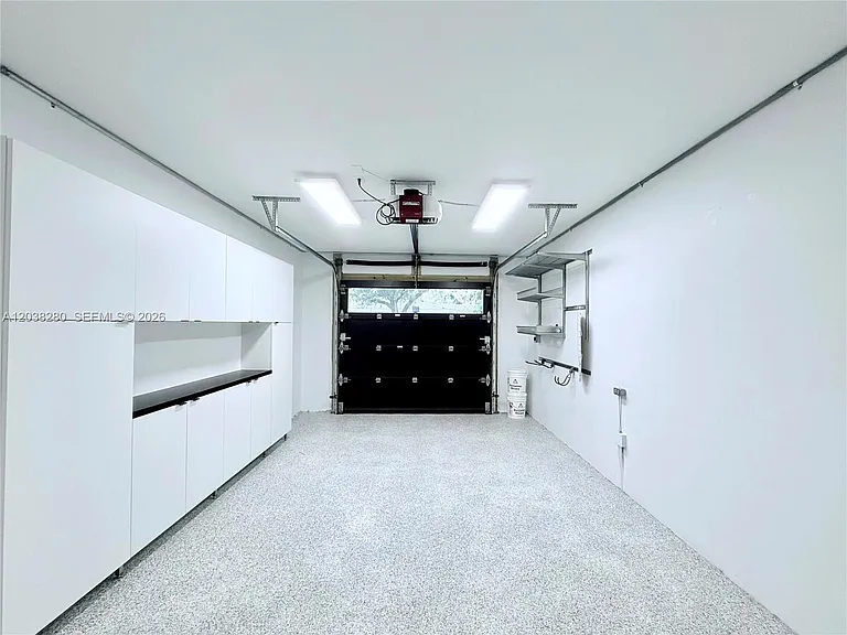 455 Amalfi Ave — Photo 3