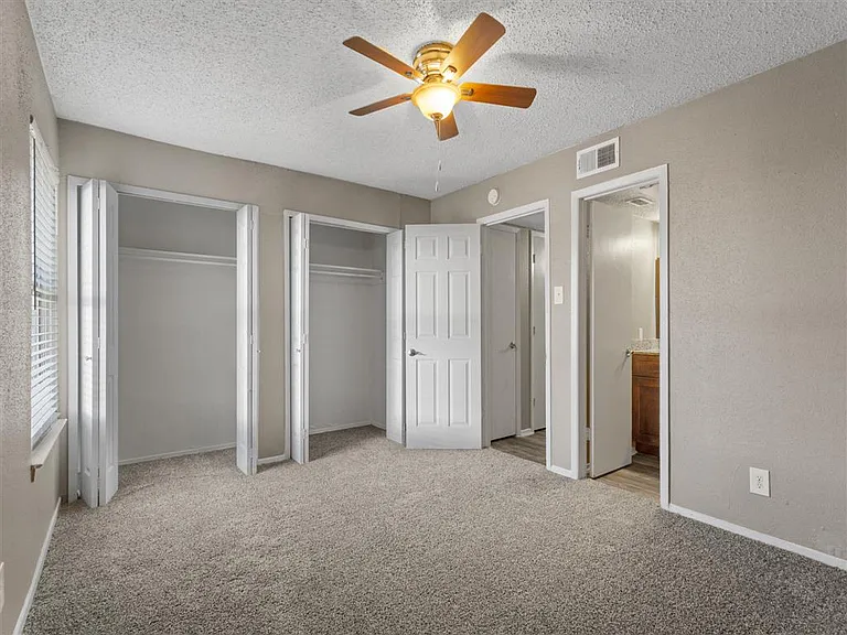 Spacious bedrooms with bright light and modern details for everyday comfort.