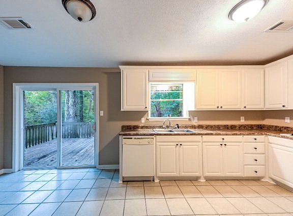5th image of 205 West Dr
