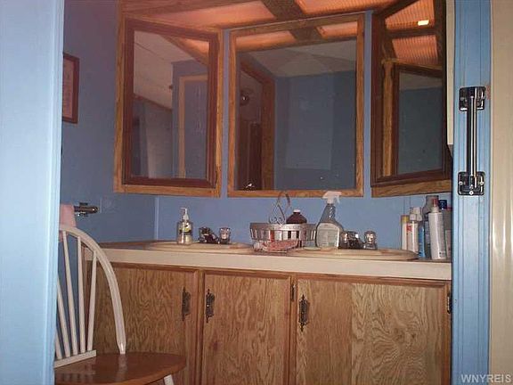 3rd image of 1 Lorraine Pl