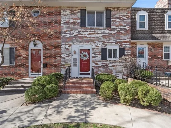 9677 Wedd Dr, Overland Park, KS 66212