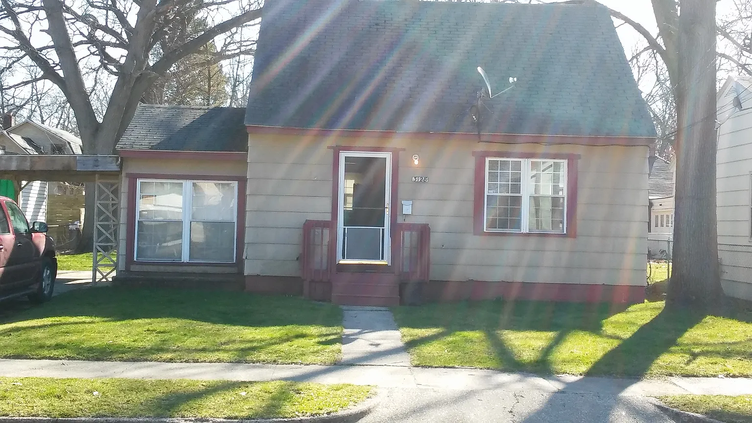 3128 6th St photo 1