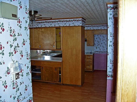 DINNING INTO KITCHEN