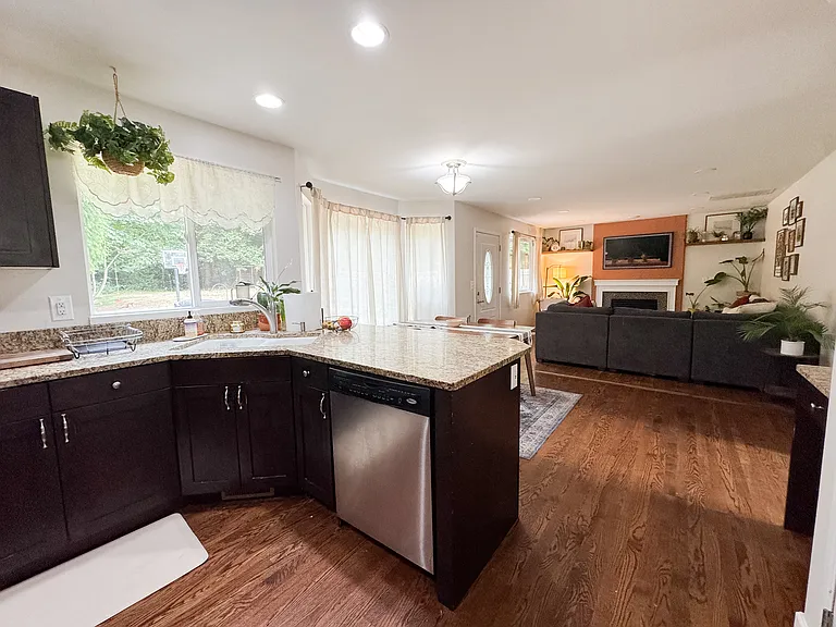 6832 Townsend Ln NE — Photo 17