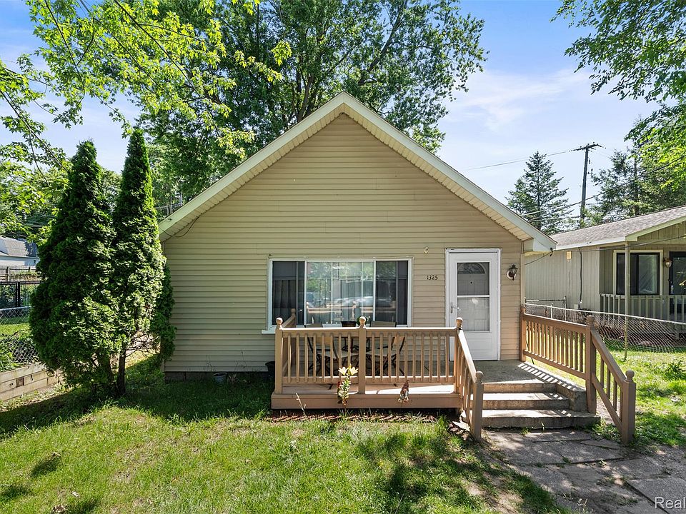 1st image of 1325 E Lake Dr
