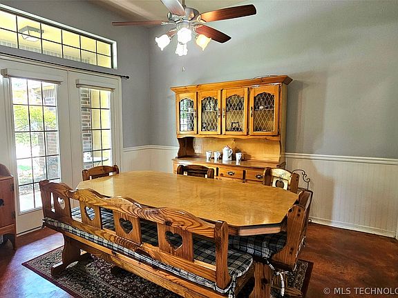 5th image of 6304 E Galveston St