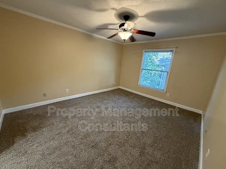 2083 Woodlawn Dr SW — Photo 9