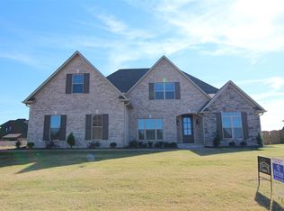 48 Ravenwood Dr, Jackson, TN 38305