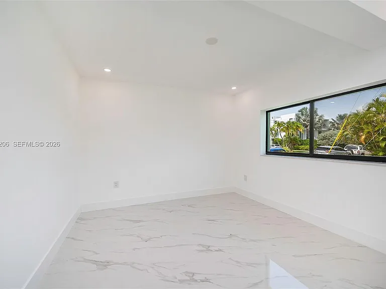 1621 S Treasure Dr — Photo 23