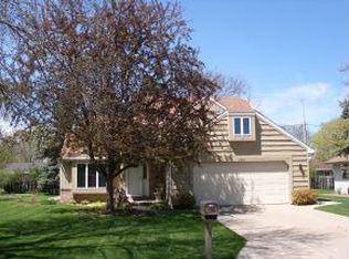 2601 S Meadowview Ln, Appleton, WI 54915