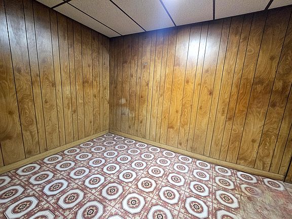 3rd image of 323 Summit Ave Floor 2