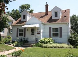 1014 Independence Ave, Waterloo, IA 50703
