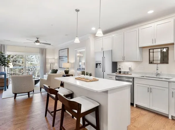 260 Martins Lndg #409, North Reading, MA 01864
