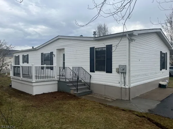 5 Caroline Drive, White Twp., NJ 07823