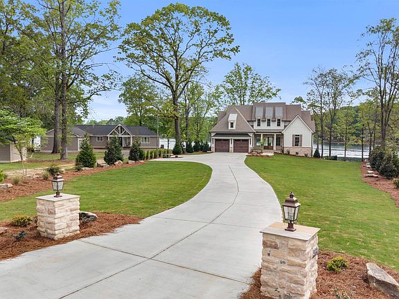 3rd image of 144 Collis Cir