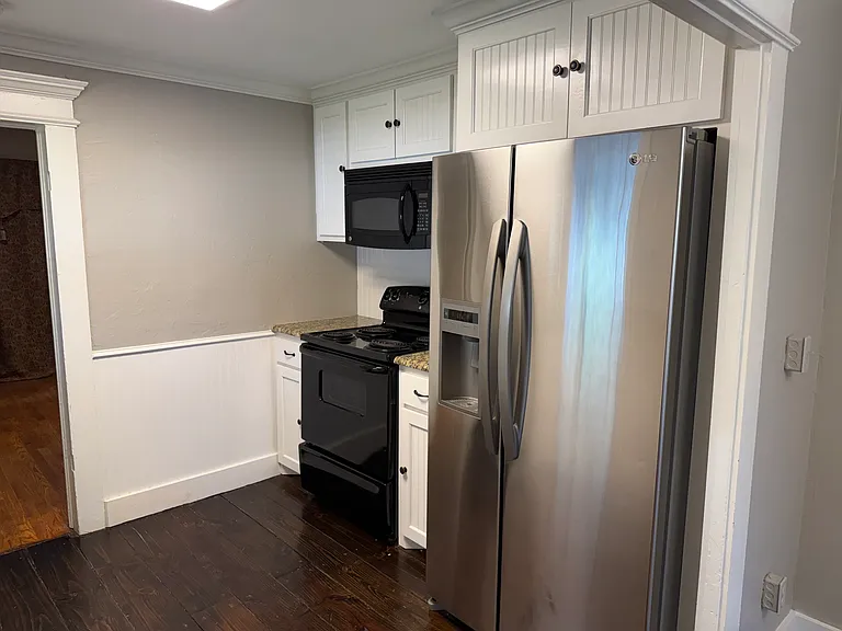 1204 Elm St — Photo 9