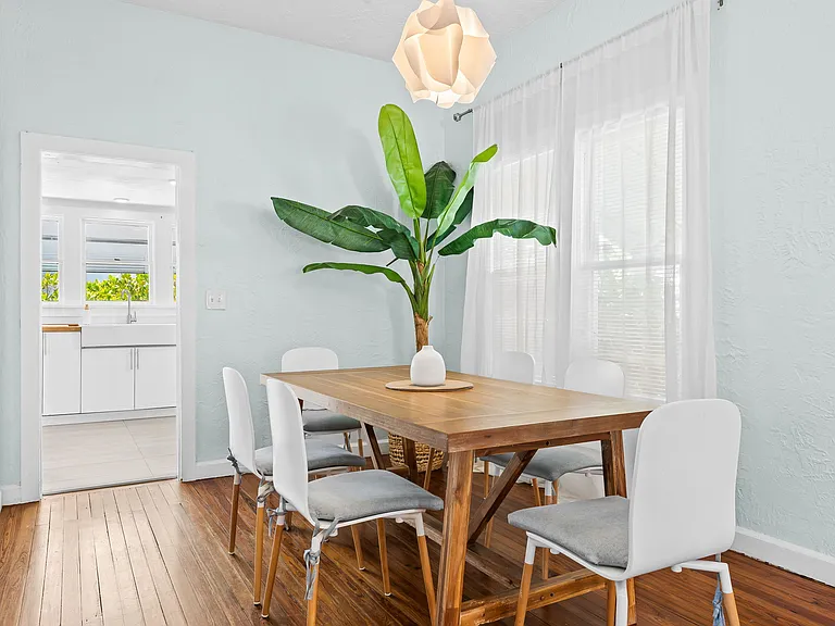 29 Ocean Breeze St — Photo 5