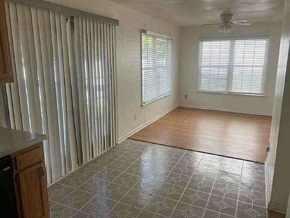 4th image of 929 Waltham St