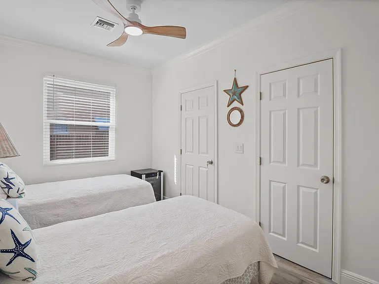 301 Hawthorne Dr — Photo 27