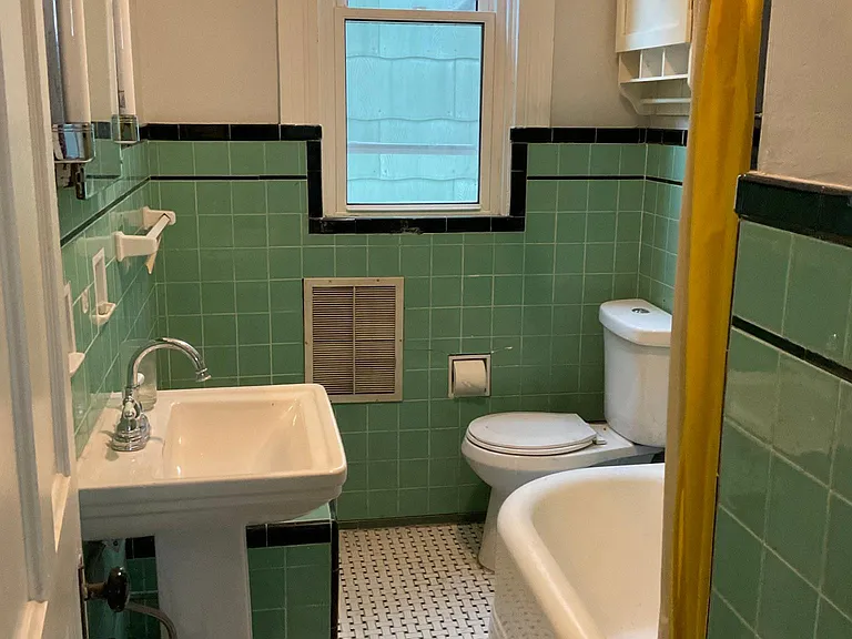209 Franklin Ave #2 — Photo 7