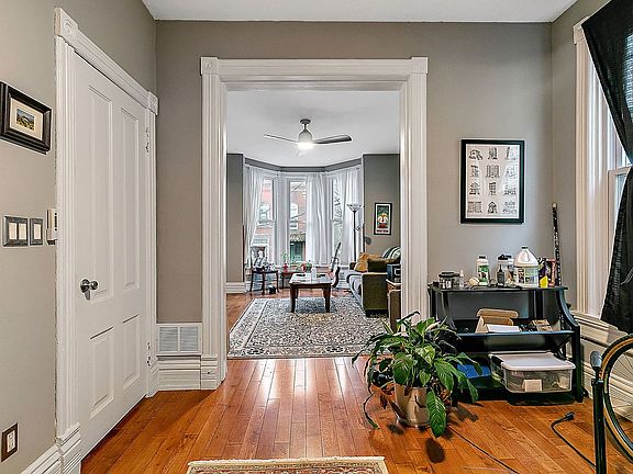 4th image of 1611 N Wood St #1