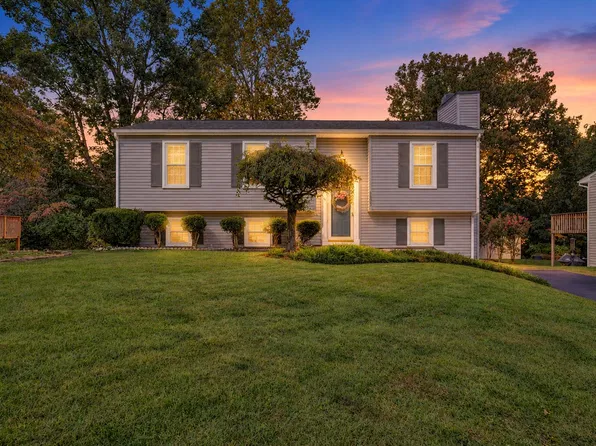 3553 Berryhill Dr, Roanoke, VA 24018