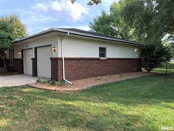 3rd image of 23 Hawthorn Ln
