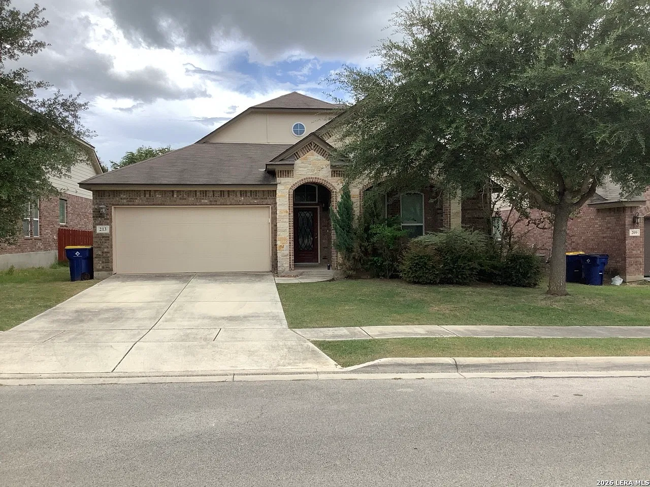 3 bed, 2576 sqft, $2,195 — Photo 1