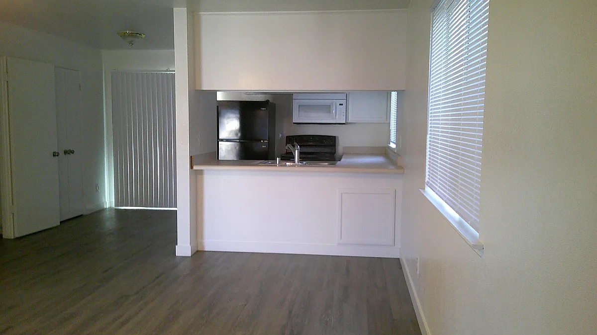 Building Photo - 4781 N Polk Ave #154
