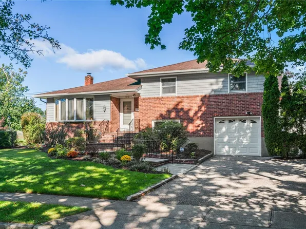 1003 Cedar Drive, Manhasset Hills, NY 11040