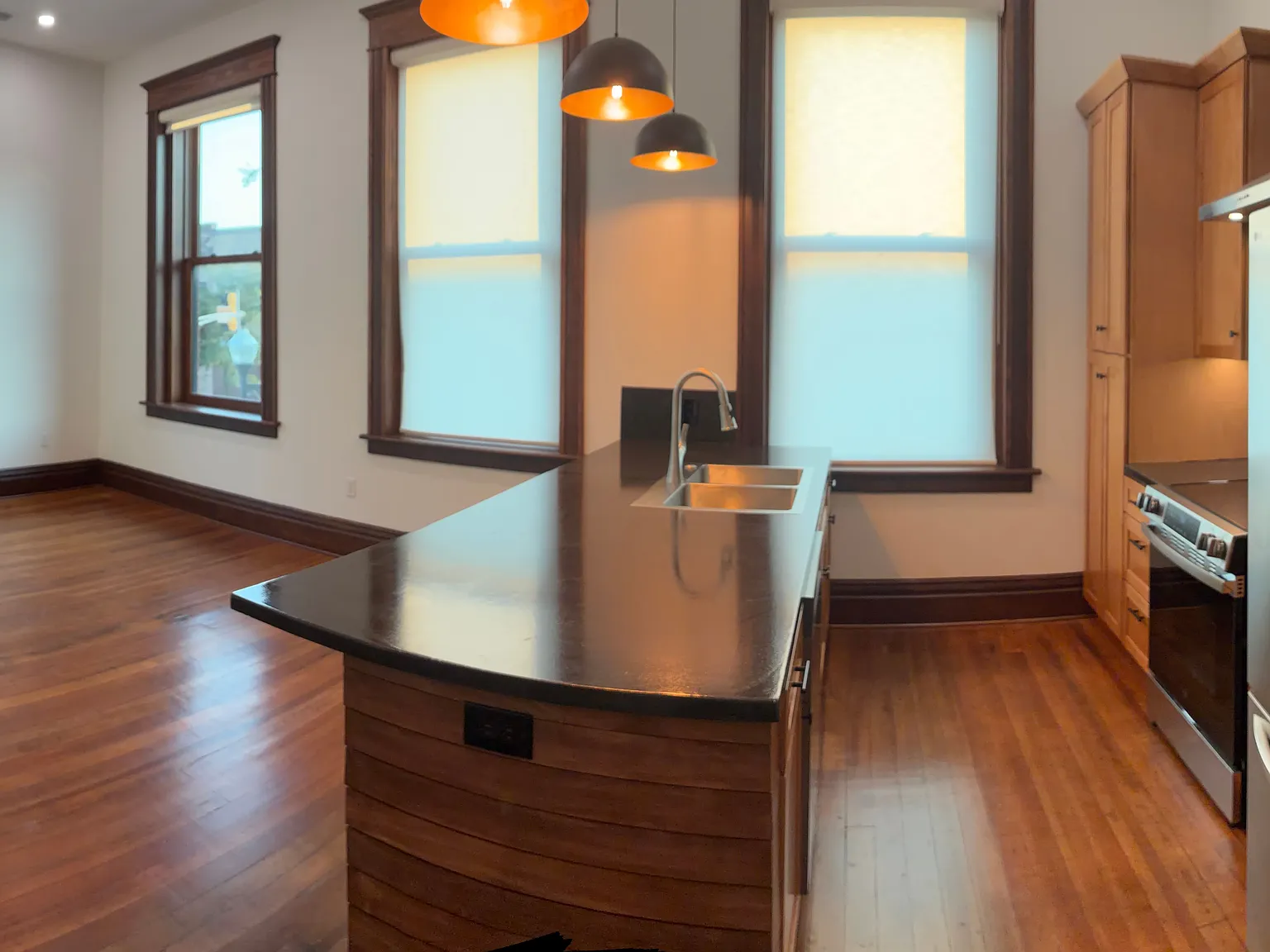 502 Commercial St — Photo 1
