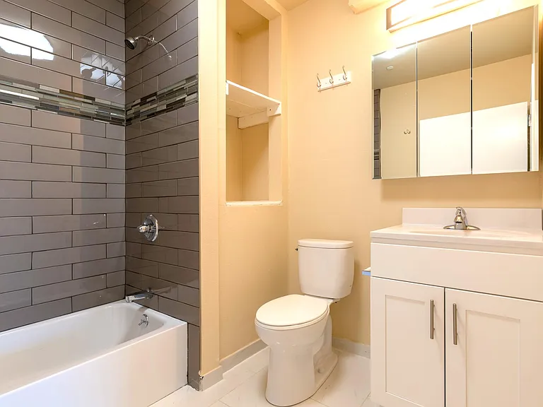 317 Lester Ave #103 — Photo 8