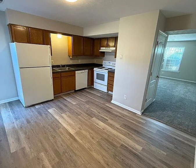221 John Sutherland Dr — Photo 12