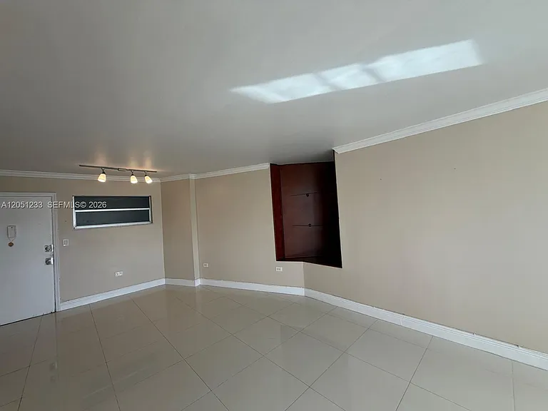 1881 Washington Ave #6A — Photo 5