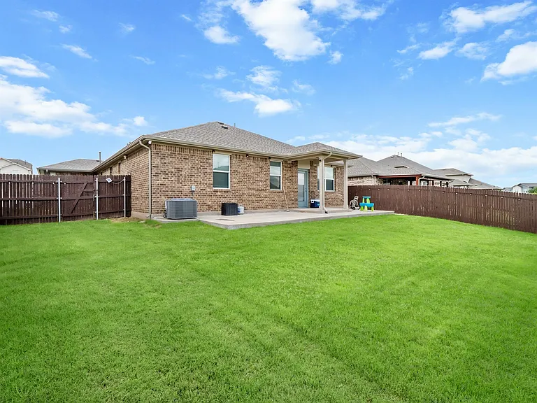 501 Dubina Ave — Photo 23