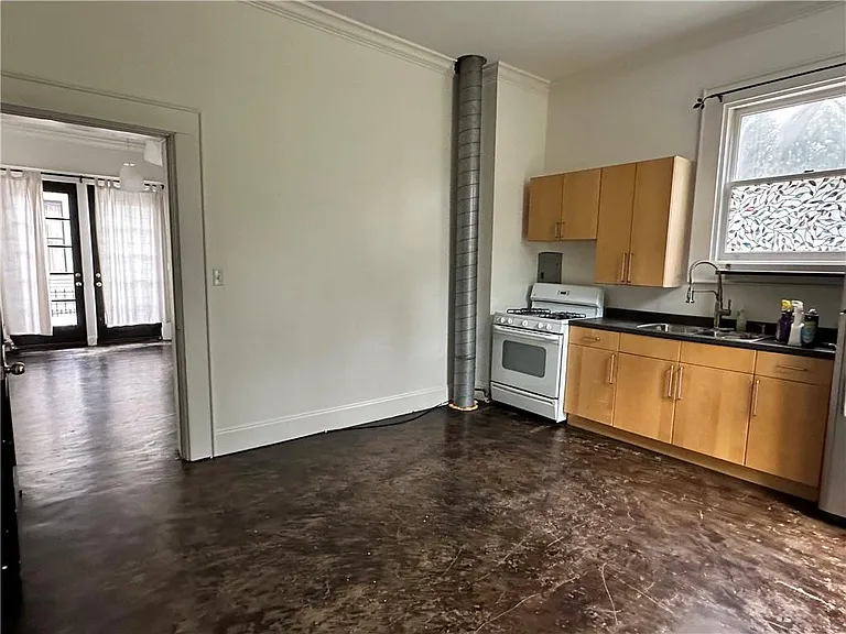 229 Howard St NE — Photo 6